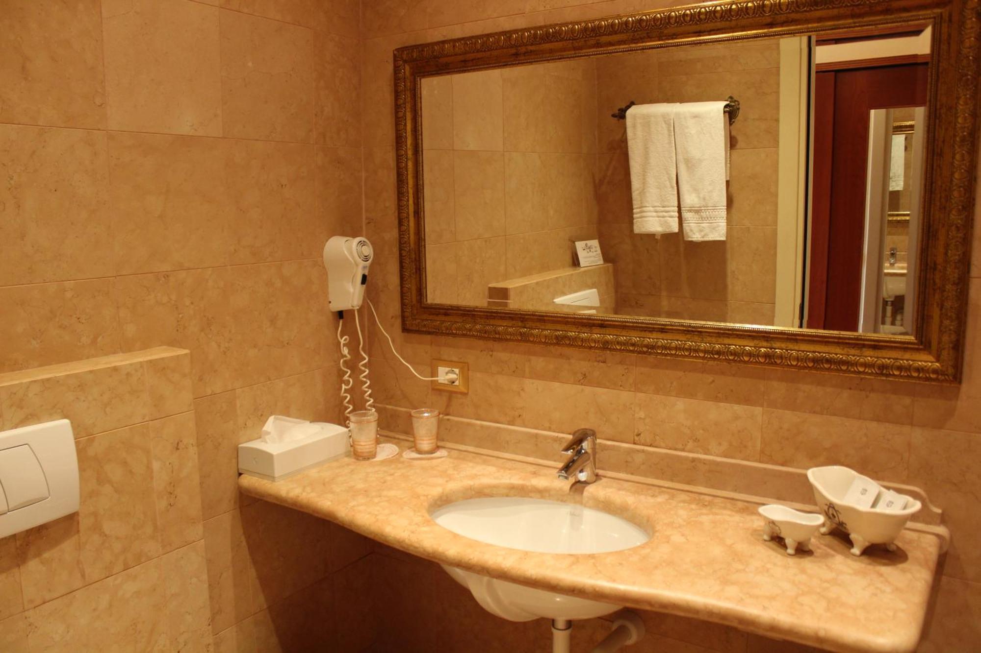 Hotel La Dolce Vita Cavaion Veronese Bagian luar foto