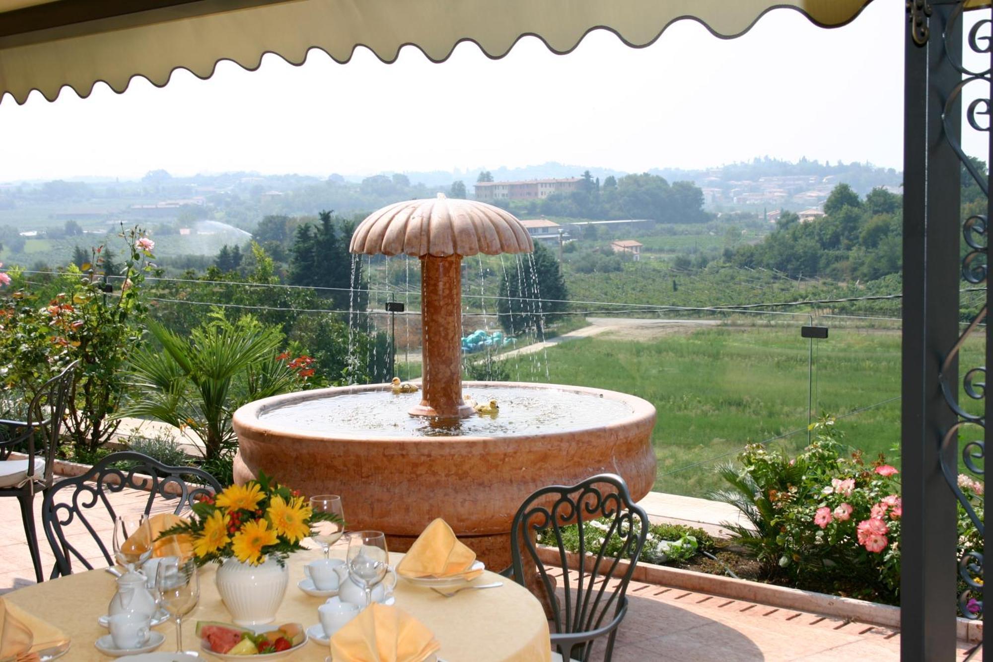 Hotel La Dolce Vita Cavaion Veronese Bagian luar foto