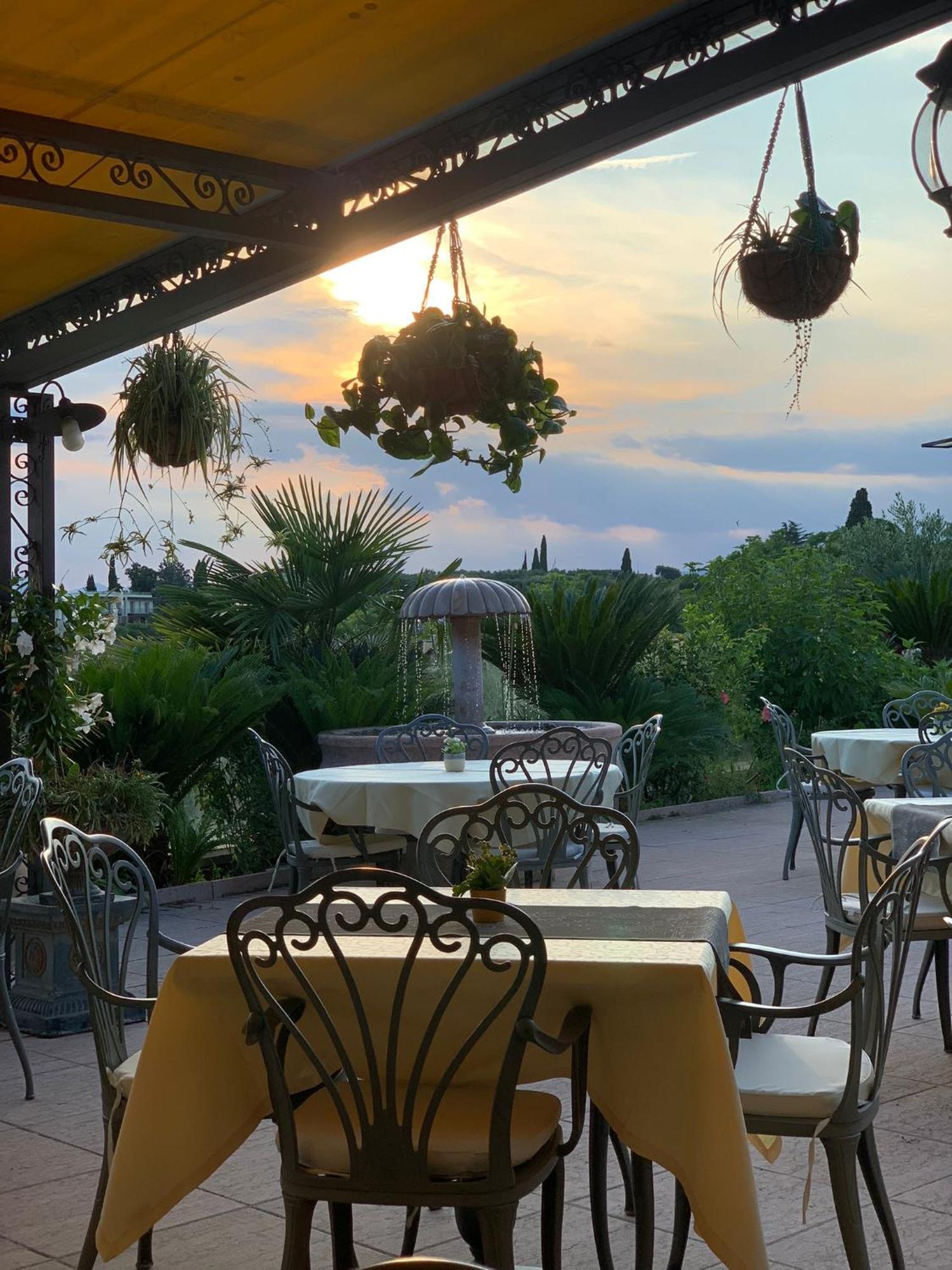 Hotel La Dolce Vita Cavaion Veronese Bagian luar foto