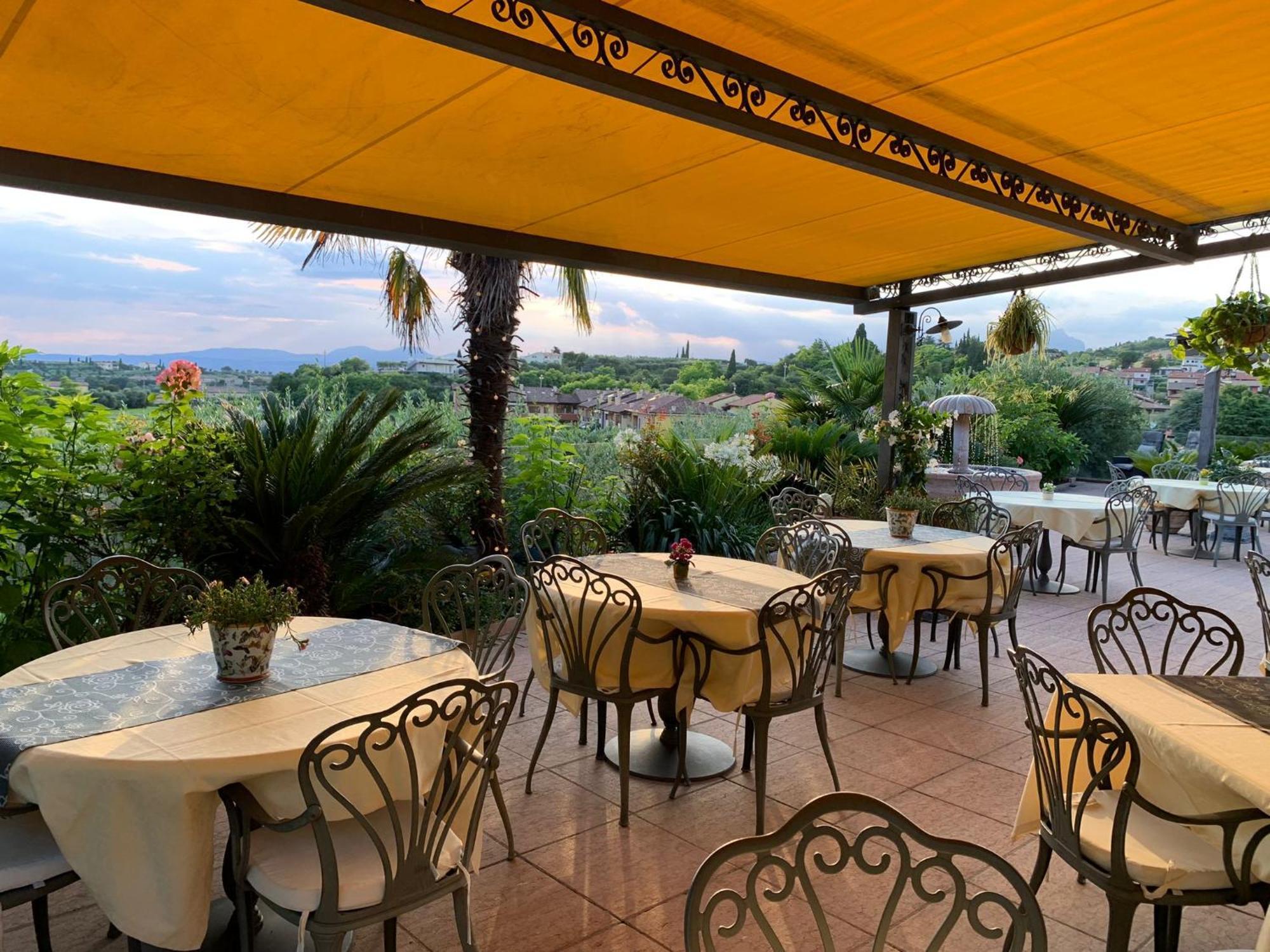 Hotel La Dolce Vita Cavaion Veronese Bagian luar foto