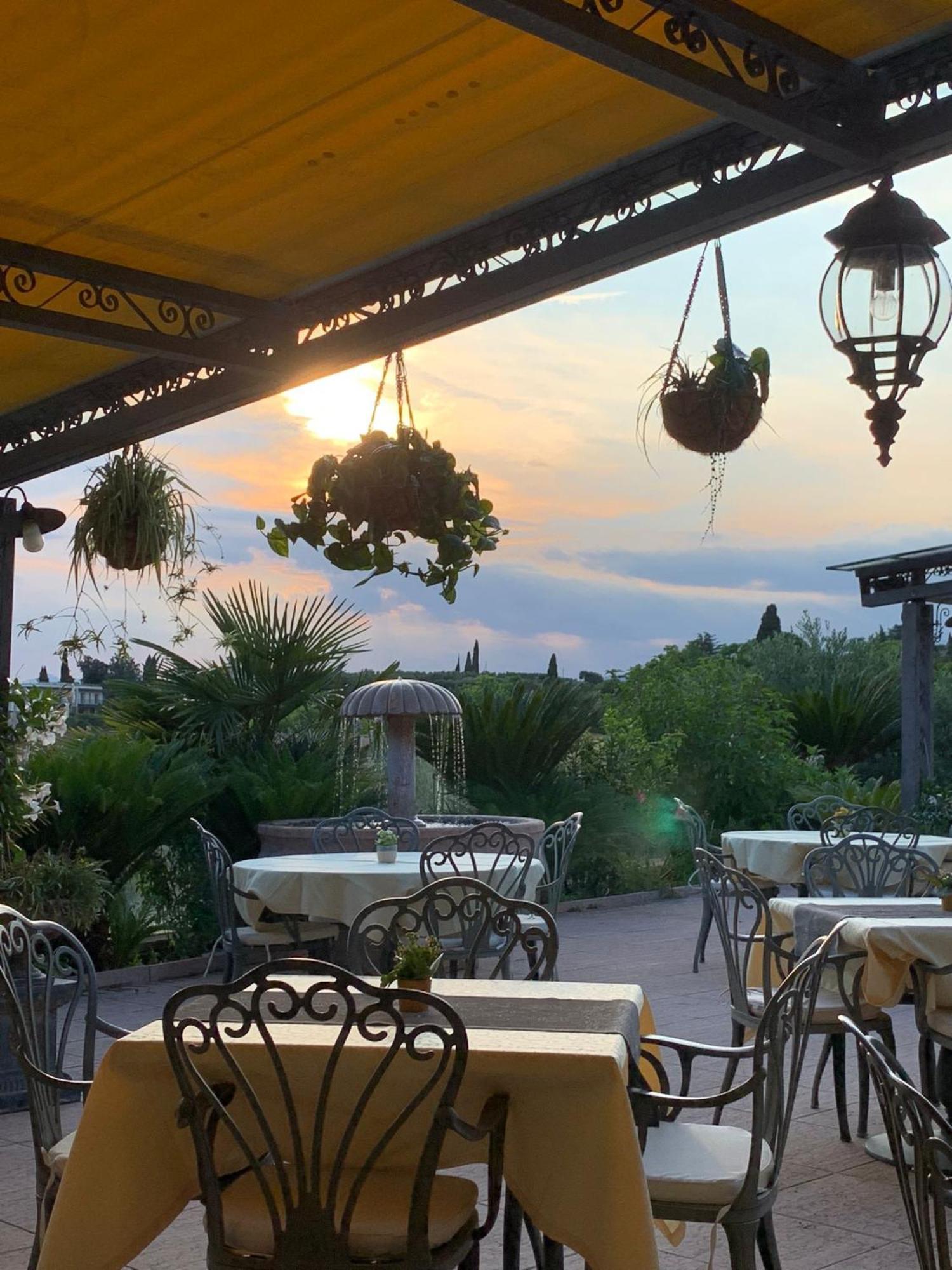 Hotel La Dolce Vita Cavaion Veronese Bagian luar foto