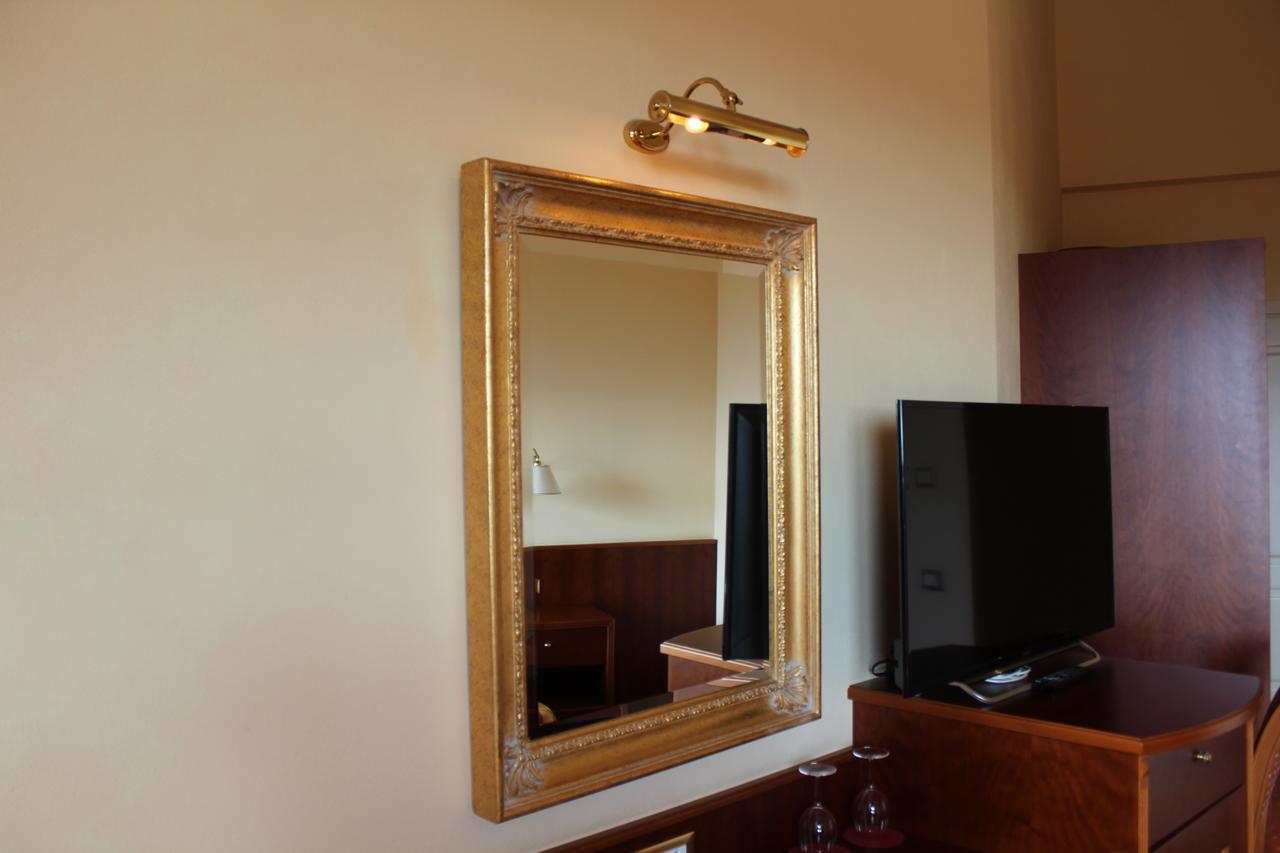 Hotel La Dolce Vita Cavaion Veronese Bagian luar foto