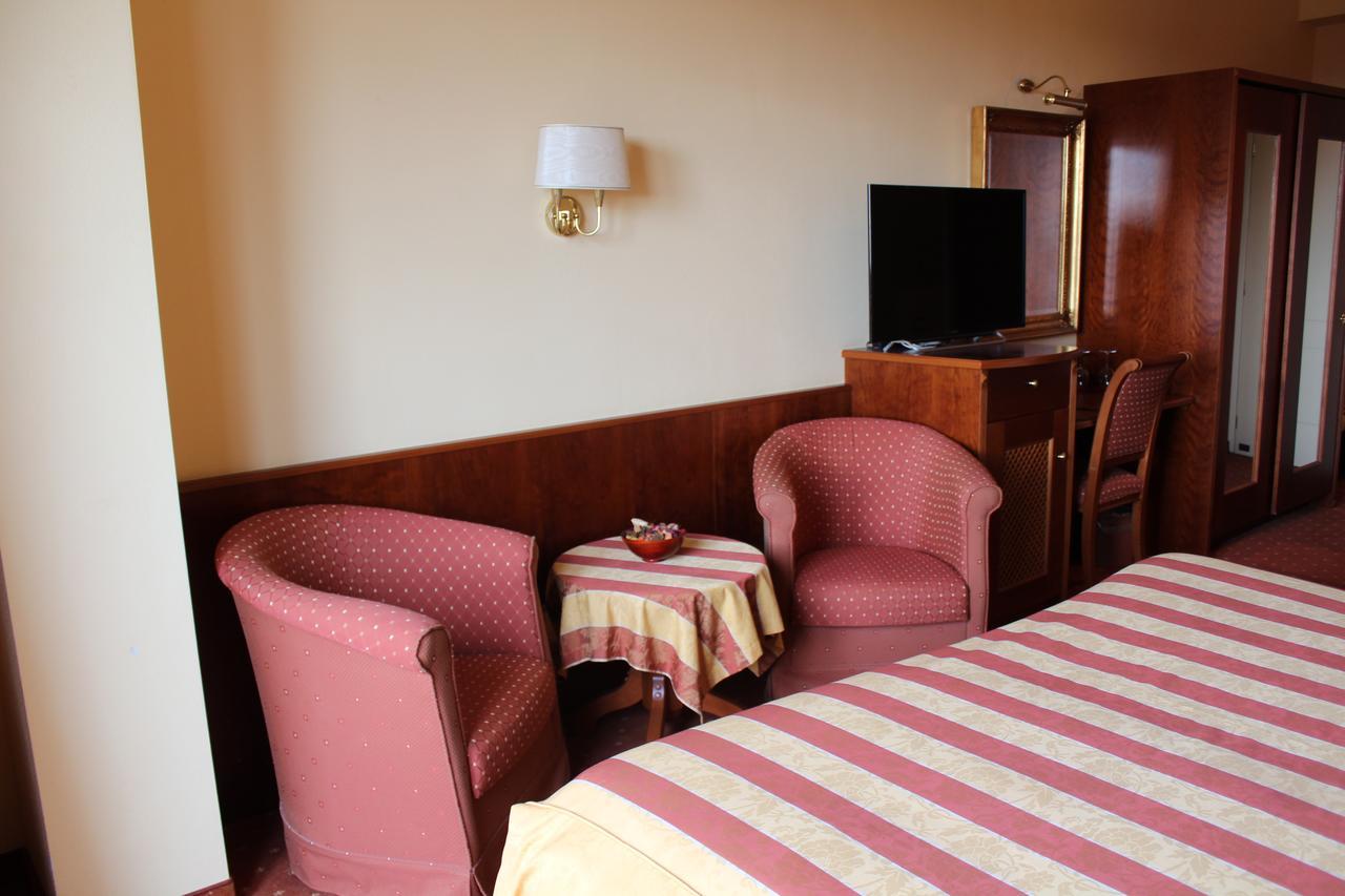 Hotel La Dolce Vita Cavaion Veronese Bagian luar foto