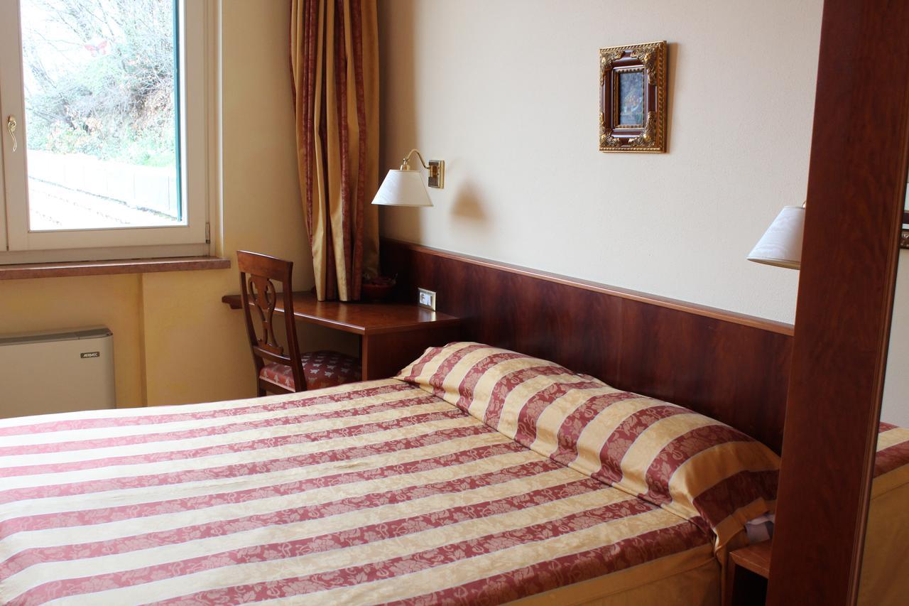 Hotel La Dolce Vita Cavaion Veronese Bagian luar foto