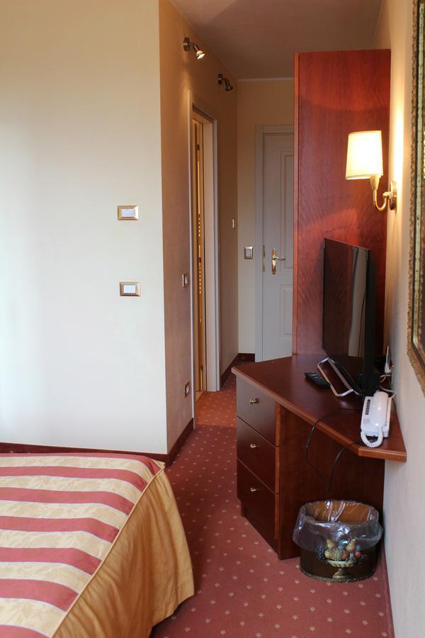 Hotel La Dolce Vita Cavaion Veronese Bagian luar foto