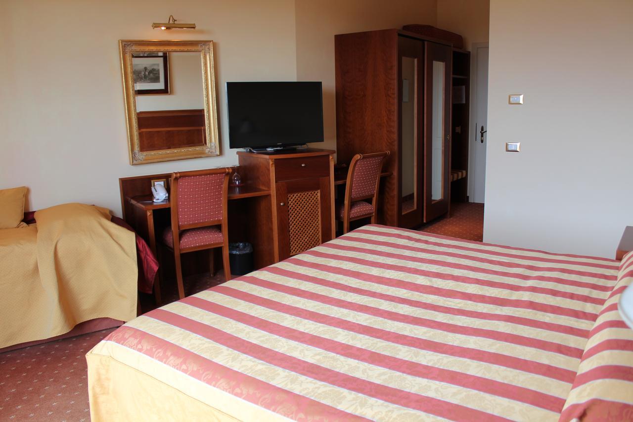 Hotel La Dolce Vita Cavaion Veronese Bagian luar foto
